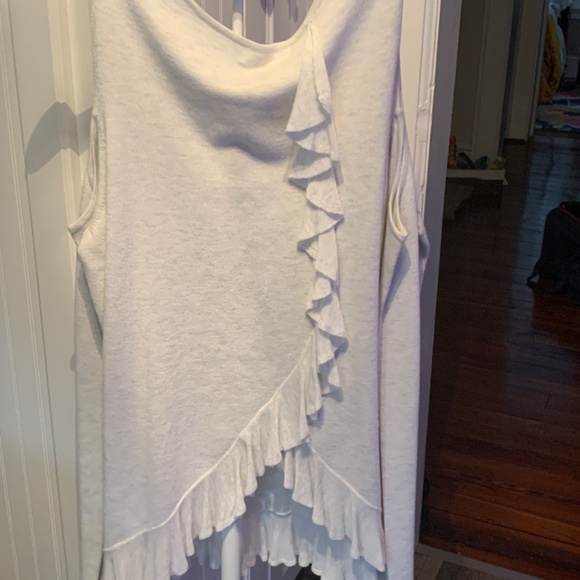 Lauren Conrad cold shoulder ruffle back sweater. Net . Retail 44 - Picture 5 of 8
